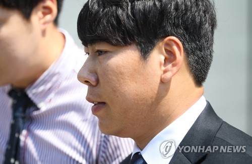 속죄하겠다는 강정호, KBO에 '연봉 사회환원' 약속