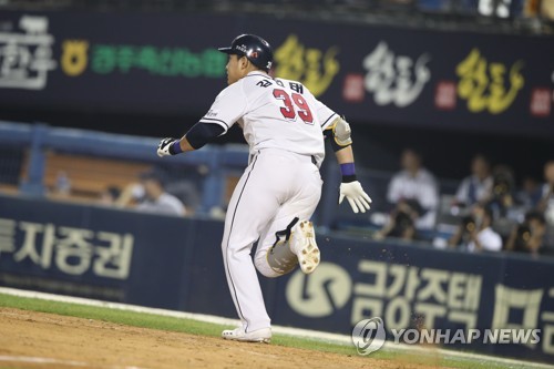 '두산 4번째 외야수' 김인태 첫 안타, 막힌 게 뚫린 기분