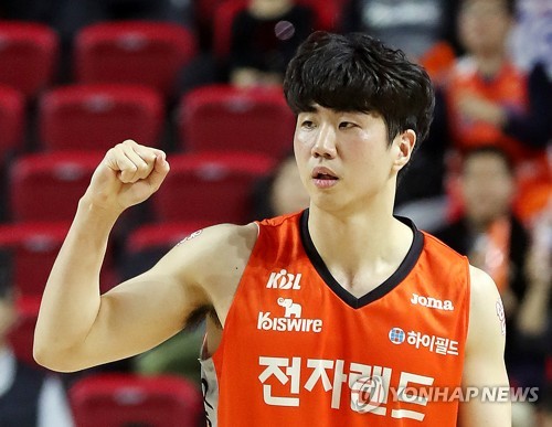 프로농구 전자랜드, KCC 이적한 FA 김지완 보상으로 현금 선택