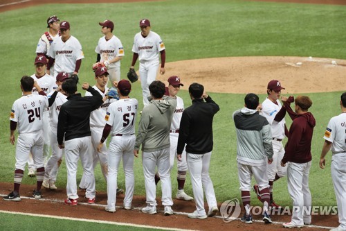 [프로야구 개막] ⑤ 전문가들 두산·키움 양강…복병 롯데·KIA·삼성