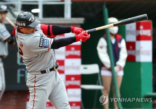 김현수, 2020시즌 KBO 1호 홈런…김태균은 1호 타점(종합)
