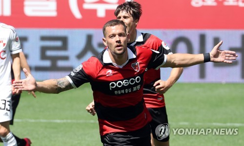 일류첸코·팔로세비치 연속골…포항, 승격팀 부산 2-0 제압