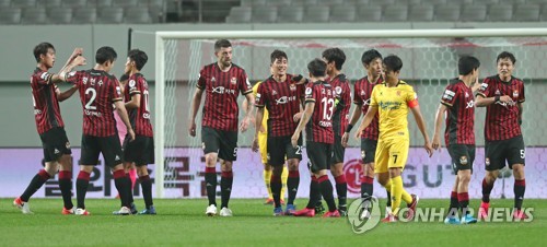 2골 먼저 내준 울산, 후반 대반격…수원에 짜릿한 3-2 역전승