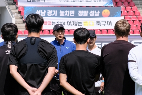 까치군단 깨운 김남일의 한마디 초등학생 축구냐?