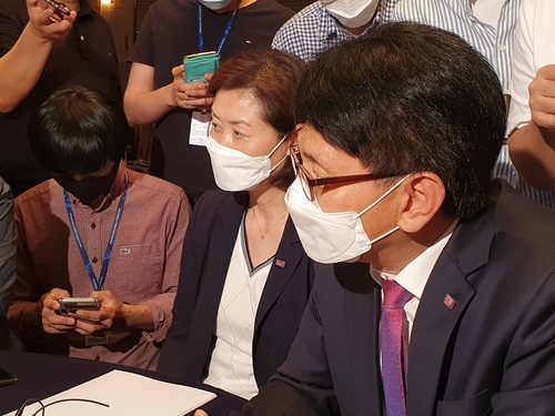 흥국생명 단장 김연경 영입 기대…빨리 결정해달라고 했다