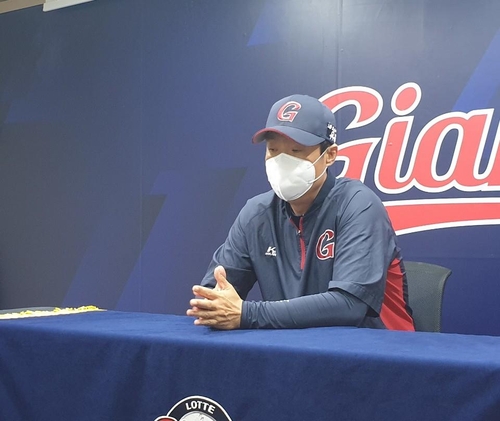 허문회 롯데 감독 무더위에도 맹타치는 이대호, 스스로 관리
