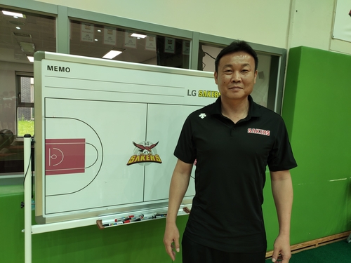 프로농구 LG 조성원 감독 져도 고개 숙이지 마, 즐겁게 하자