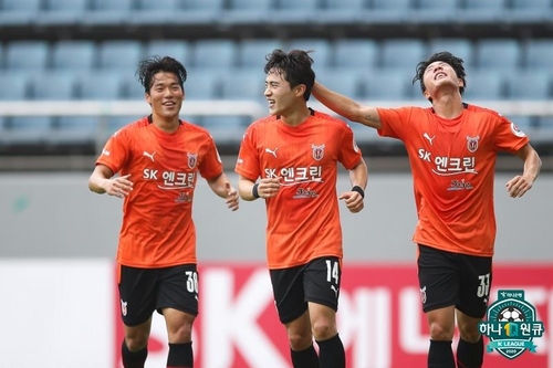 안병준 막아선 제주, 수원FC 꺾고 3연승…김영욱 결승골