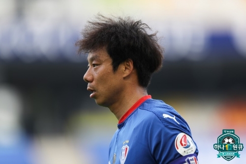'노년가장' 염기훈, 첫 도움으로 부른 애절한 '수원 엘레지'