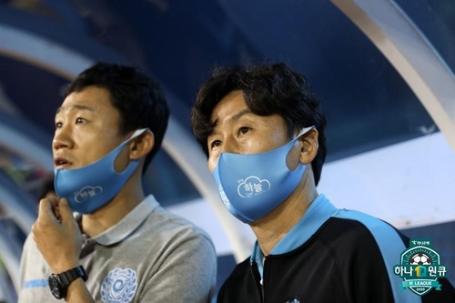머나먼 '승격 첫 승' 부산 조덕제 감독 이적시장 보강 고민