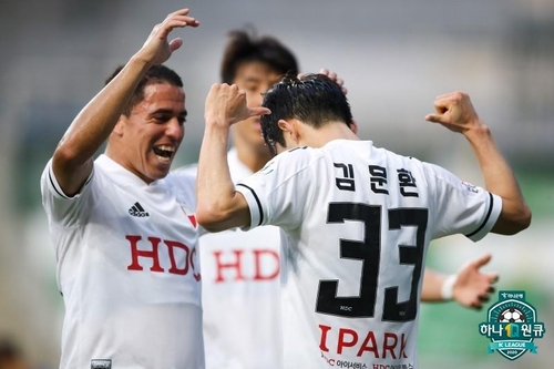 '국대 풀백' 김문환의 1부 적응기…첫 골·승리로 마음고생 끝