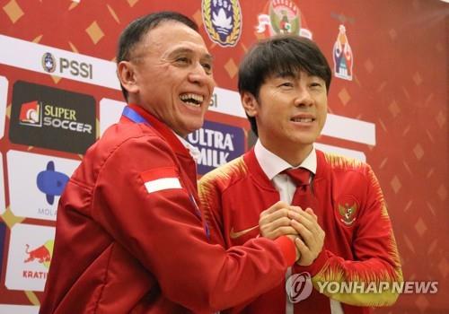신태용, 인니 축구협회장 화상면담…형님·아우 화기애애