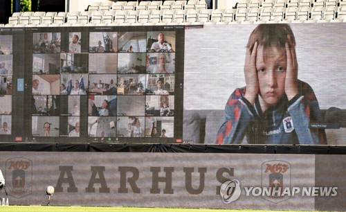 무관중 재개하는 EPL, 스크린 통해 팬 만난다