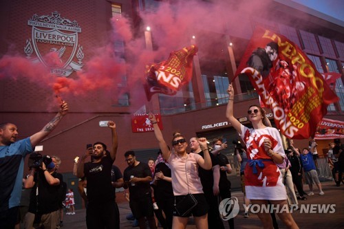 리버풀, 30년 만에 EPL '우승 한' 풀었다…맨시티, 첼시에 덜미
