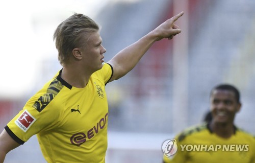 '홀란드 극장골' 도르트문트, 뒤셀도르프 꺾고 선두추격