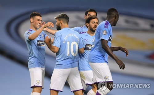 EPL 100일 만에 재개…맨시티, 10명 뛴 아스널에 3-0 완승