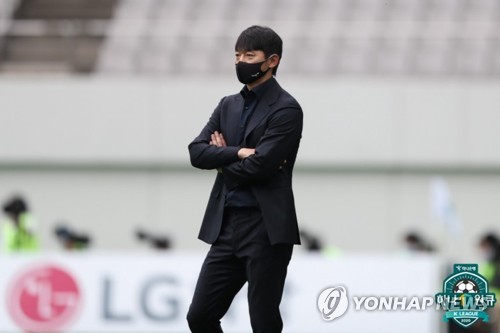 까치군단 깨운 김남일의 한마디 초등학생 축구냐?