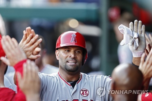 MLB 강타자 푸홀스, 일시 해고된 구단 직원에 2억원 기부