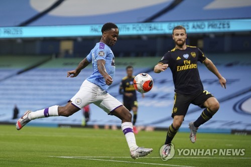EPL 100일 만에 재개…맨시티, 10명 뛴 아스널에 3-0 완승