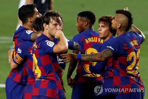 메시, 통산 700호골 대신 도움…바르사, 빌바오 꺾고 선두 복귀