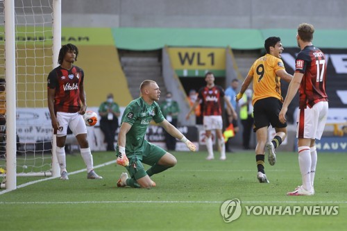 맨유 '7년 만의 해트트릭'으로 5위 수성…뜨거운 EPL 4위 싸움
