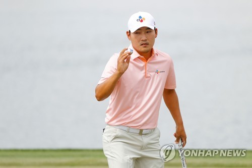 홀인원 나왔는데 조용…무관중이 어색한 PGA투어 골퍼들