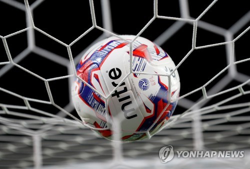 시즌 재개한 잉글랜드 축구 2부리그서 3명 코로나19 양성
