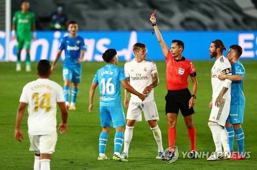 '이강인의 시련'…넉달 만의 복귀전서 13분 만에 퇴장 불운