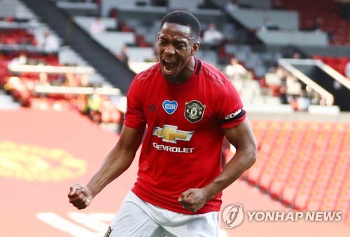 맨유 '7년 만의 해트트릭'으로 5위 수성…뜨거운 EPL 4위 싸움