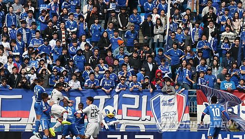 함성은 홈팀 승률 13% 높여…무관중 K리그서 확인된 팬의 가치