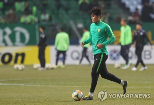 '대형 수비수' 김민재, 전북 유턴할까…중국리그 개막 여부 관건