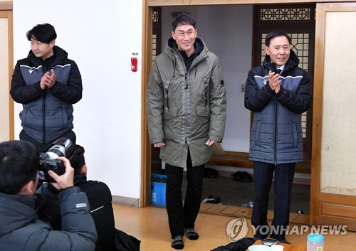 '췌장암 투병' 유상철, 인천 감독 복귀할까…구단은 '고심 중'
