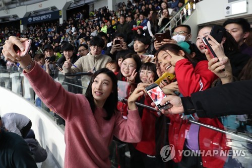 11년 만에 돌아온 김연경, 국내 배구팬에 복귀 인사