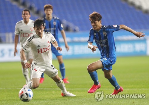 프로축구 울산 이청용 '친정' 서울전 출격 불발…울산에 남아