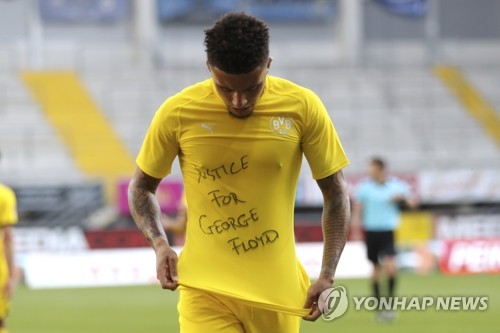 FIFA의 달라진 잣대…정치적 표현 금지, 상식에 맞게 적용해야