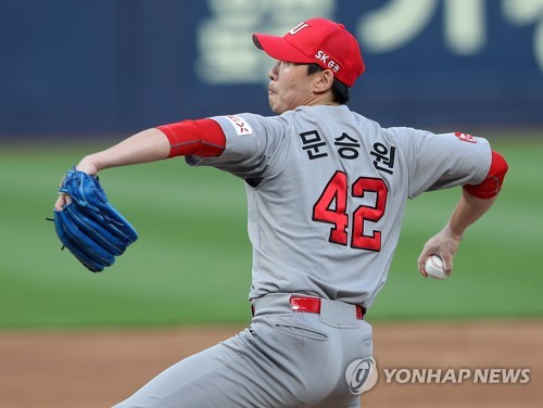 늦은 시즌 첫 승…SK 문승원 욕심 버리니 찾아왔죠