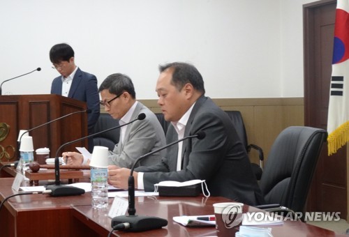 체육회 '유니폼 망신' 부른 수영연맹 회장 등에 자격정지 징계