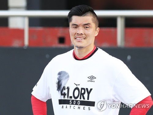 '기죽지 말고 앞으로!'…성남FC 분위기 잡는 '100세 트리오'