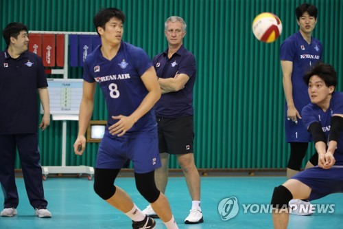 첫 걸음 뗀 '승부사' 산틸리 대한항공 감독 훈련이 곧 실전