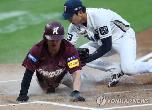 연장 10회, 상대 실책성 수비에 결승점…키움, NC전 4연패 탈출