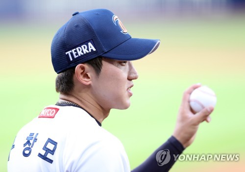 연장 10회, 상대 실책성 수비에 결승점…키움, NC전 4연패 탈출