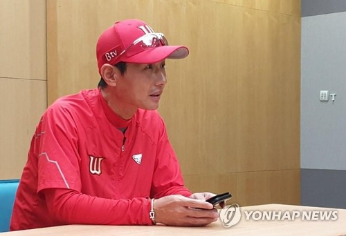 염경엽 SK 감독 김태훈 보직 변경 고민…불펜 이동 놓고 대화