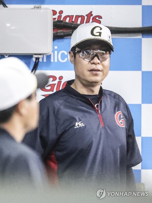 허문회 롯데 감독, 취재진에 사과…감정조절 못했다