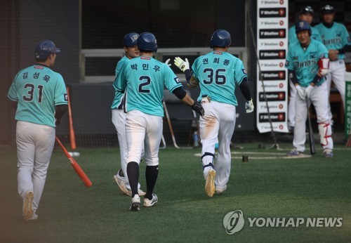 '루친스키 7이닝 무실점+권희동 3점포' NC, 두산에 완승