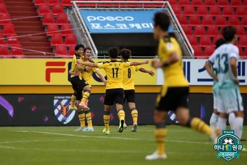 '안병준 8호골' 수원FC, 이랜드에 3-0 대승 '선두 질주'(종합)
