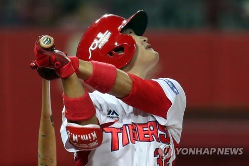 KIA 김민식, 시즌 첫 타석에서 3타점 3루타