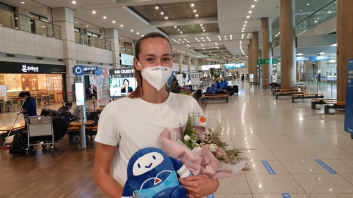 여자배구 기업은행 새 외국인 공격수 라자레바 입국
