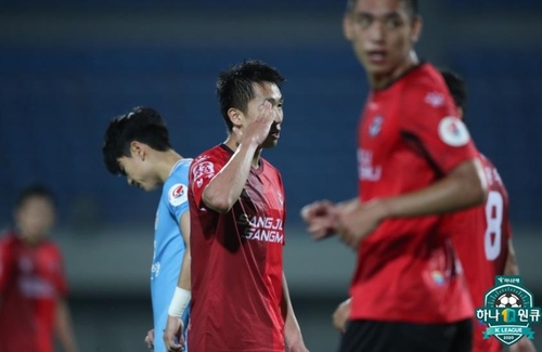 '일류첸코 멀티골' 포항, 서울에 3-1 역전승…4위 수성(종합)