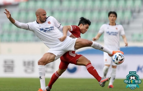 '일류첸코 멀티골' 포항, 서울에 3-1 역전승…4위 수성(종합)