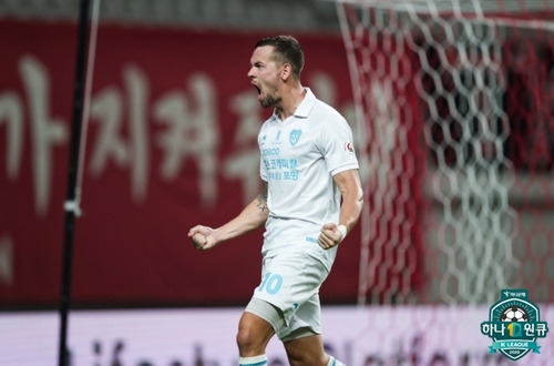 '일류첸코 멀티골' 포항, 서울에 3-1 역전승…4위 수성(종합)